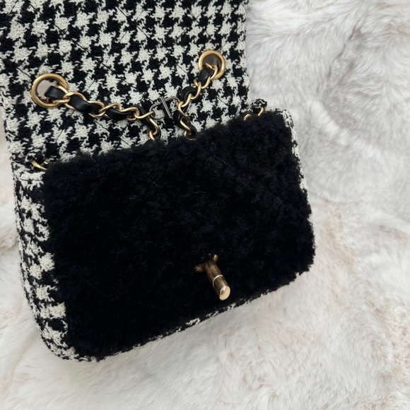 Chanel Tweed Square Mini Classic Flap - Picture 11 of 15